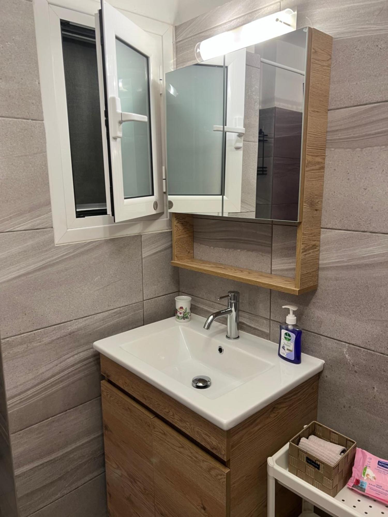 Stylish, Comfortable, Basement Loft-Like Apartment With Amenities Ateny Zewnętrze zdjęcie